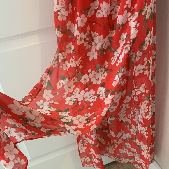 🚫SOLD🚫 F21 Red Floral Maxi Dress - Picture 5 of 9